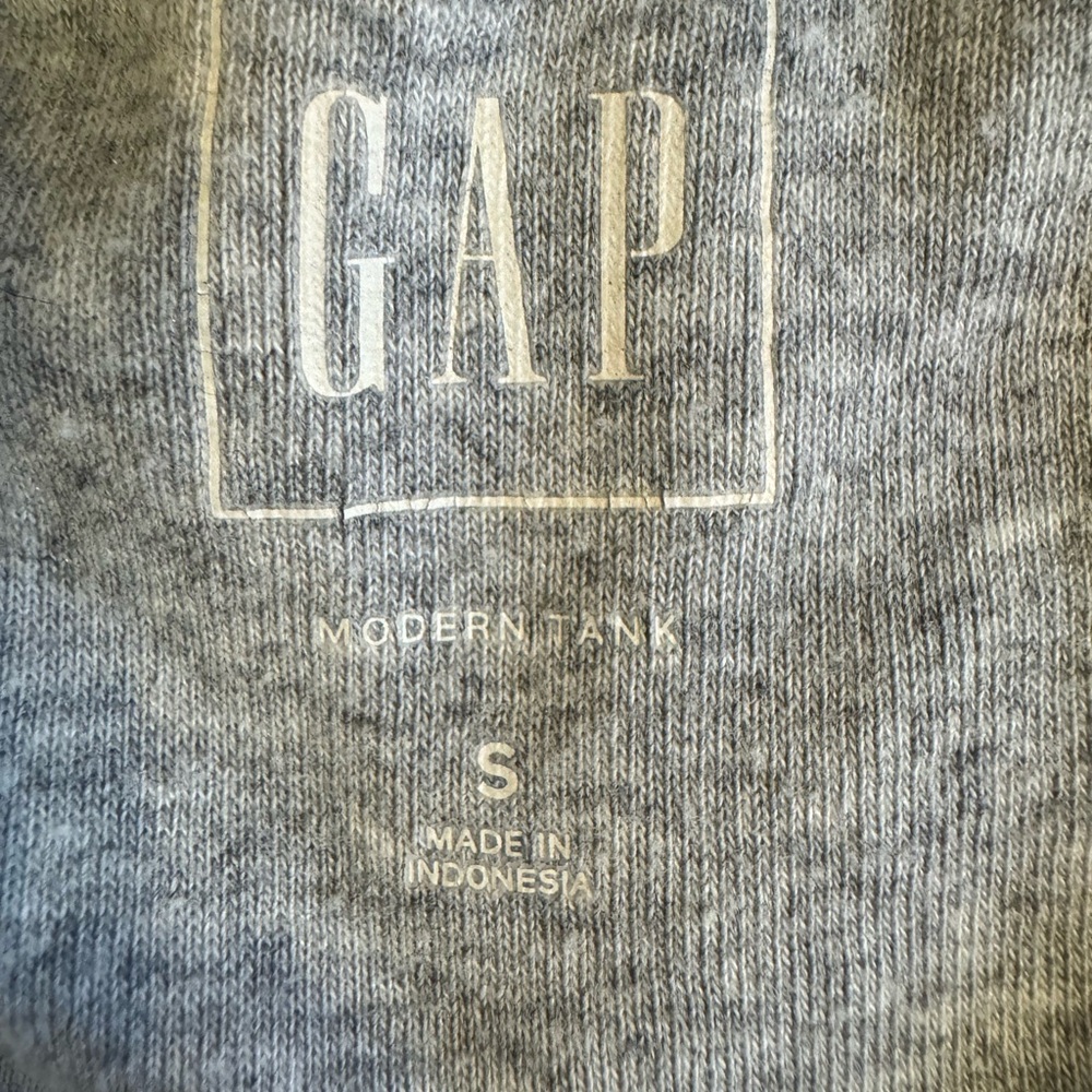 Gap Tank Top - Picture 3 of 4